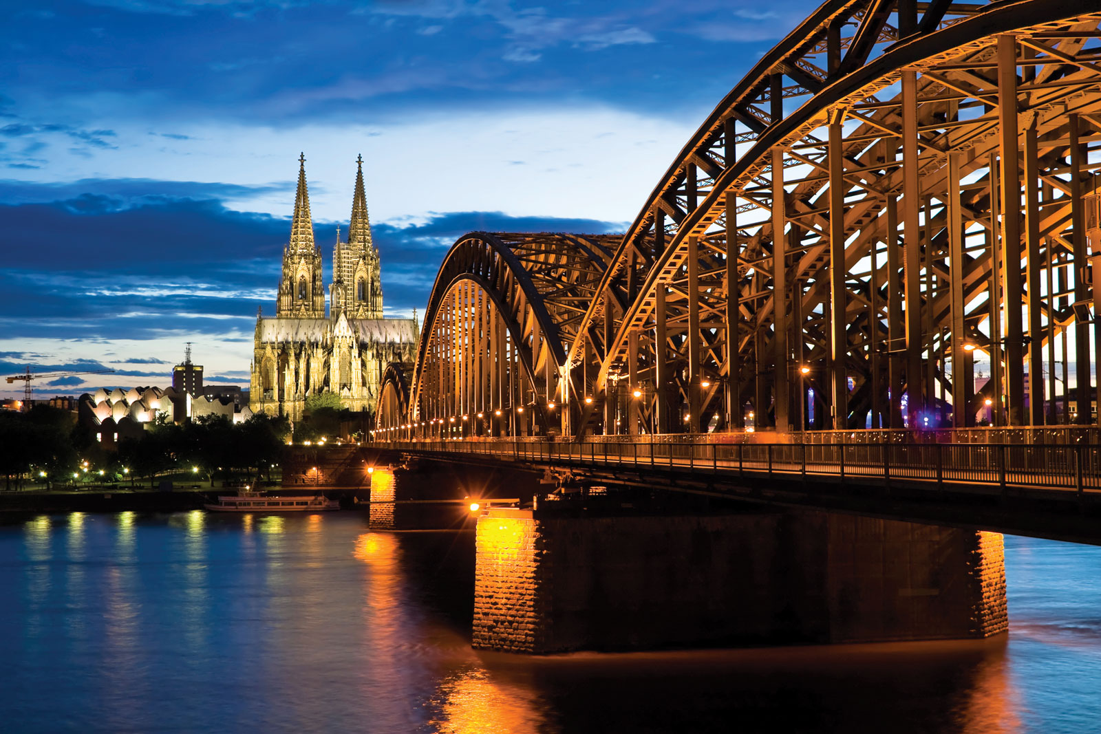 rail Hohenzollern pedestrian bridge cathedral Cologne Rhine | finde-buerogemeinschaft.de